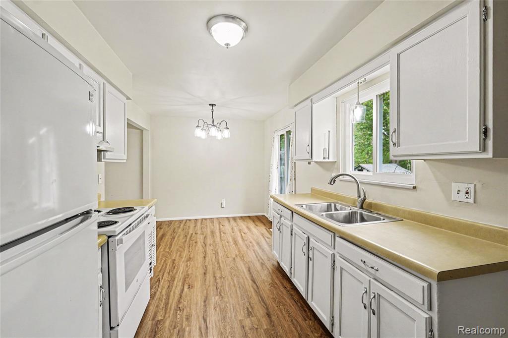 606 Hickory Street, Fenton, MI 48430 — Photo 8