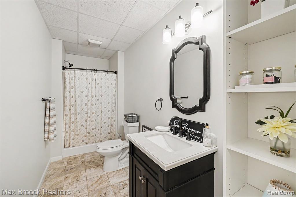 9843 Oak Valley Drive, Clarkston, MI 48348 — Photo 26