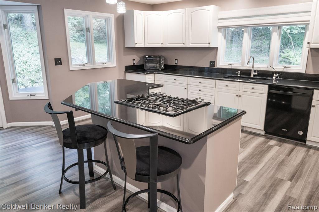 8673 Mohican Dr, Clarkston, MI 48348 — Photo 8