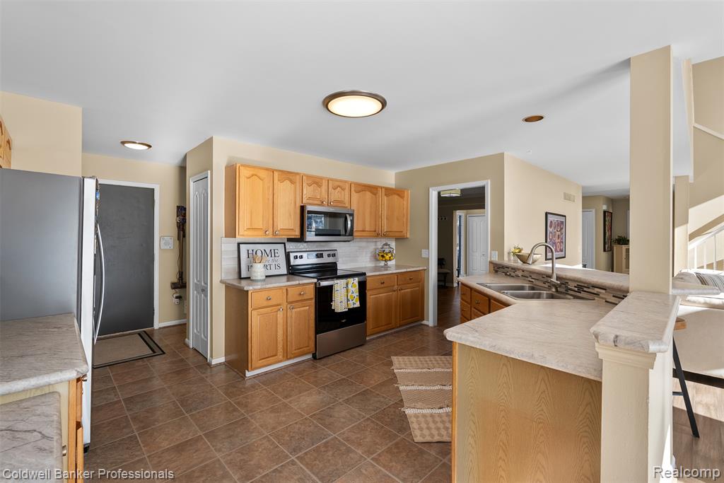 46985 Glastonbury Drive, Canton, MI 48188 — Photo 15