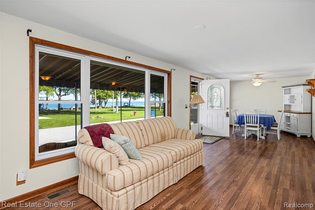 5871 Manor Drive, Fort Gratiot, MI 48059 — Photo 9
