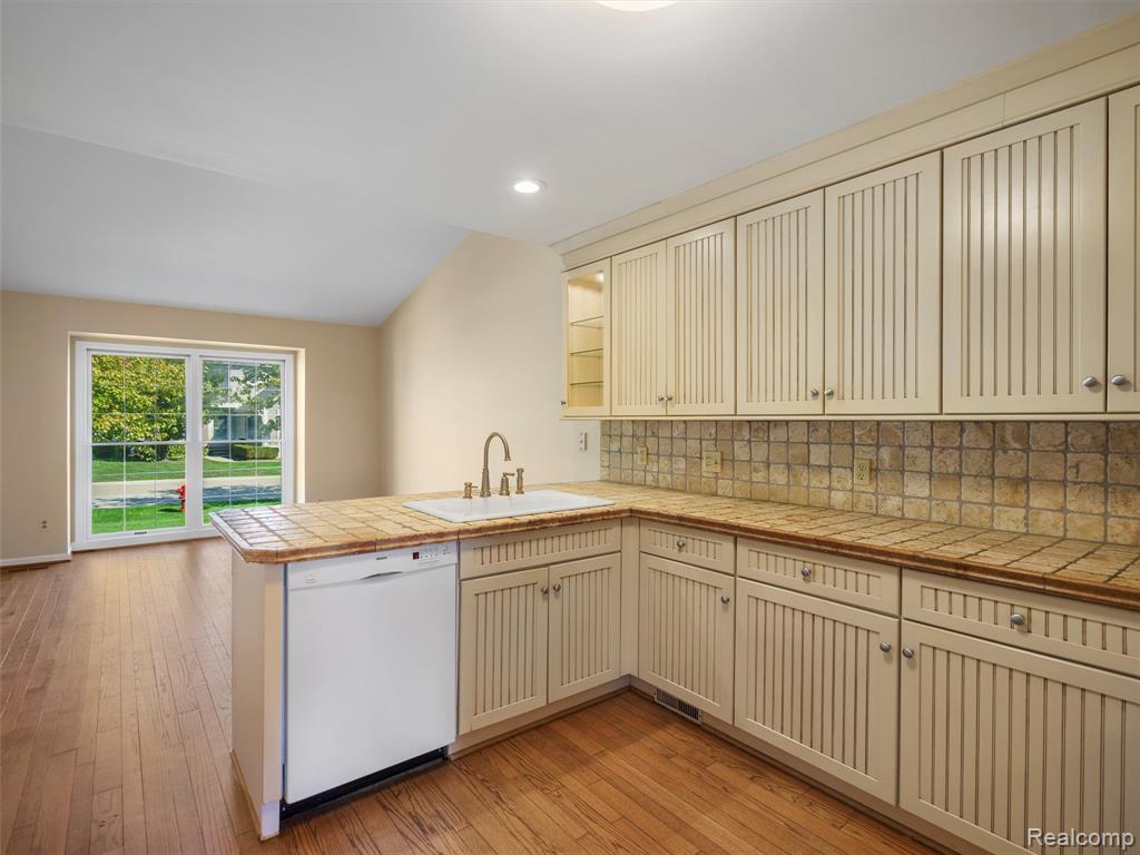 718 Upper Scotsborough Way, Bloomfield Hills, MI 48304 — Photo 10