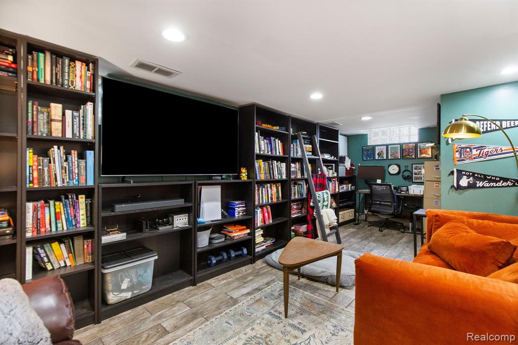716 WOODLAWN Avenue, Royal Oak, MI 48073 — Photo 25
