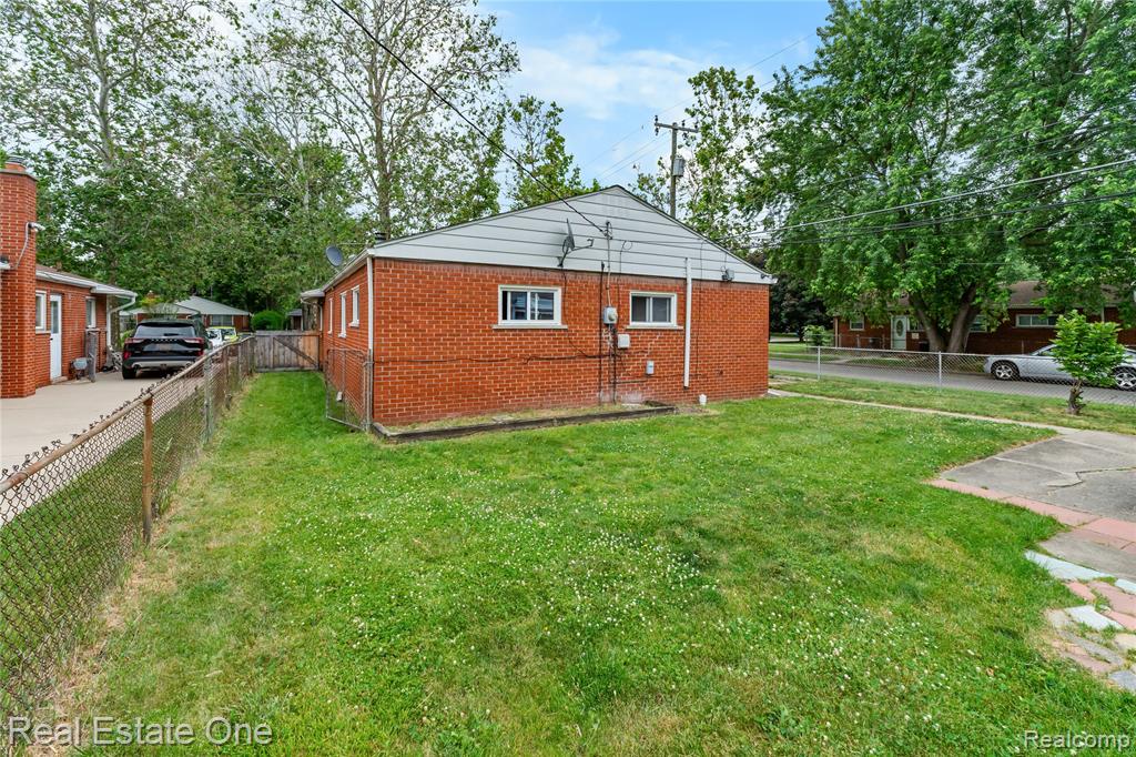 4718 Roosevelt Boulevard, Dearborn Heights, MI 48125 — Photo 23