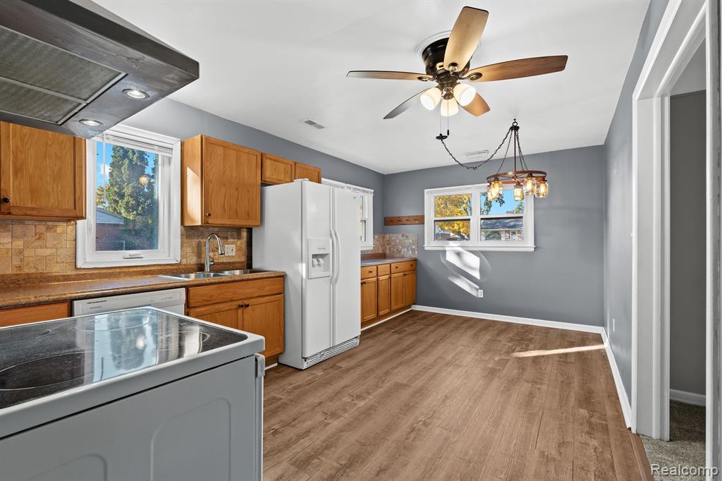 8946 OPORTO Street, Livonia, MI 48150 — Photo 17
