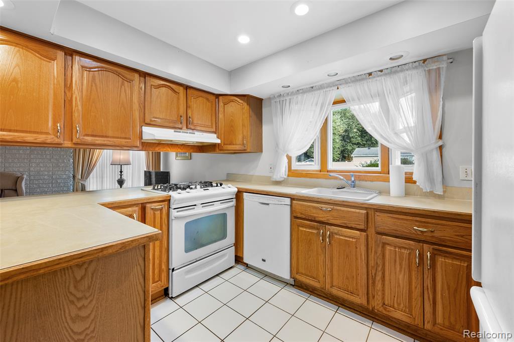 9450 Continental Drive, Taylor, MI 48180 — Photo 25