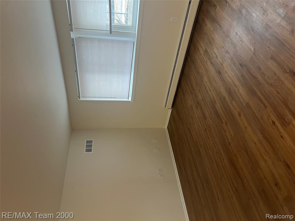 7382 Central Street, 2, Westland, MI — Photo 2