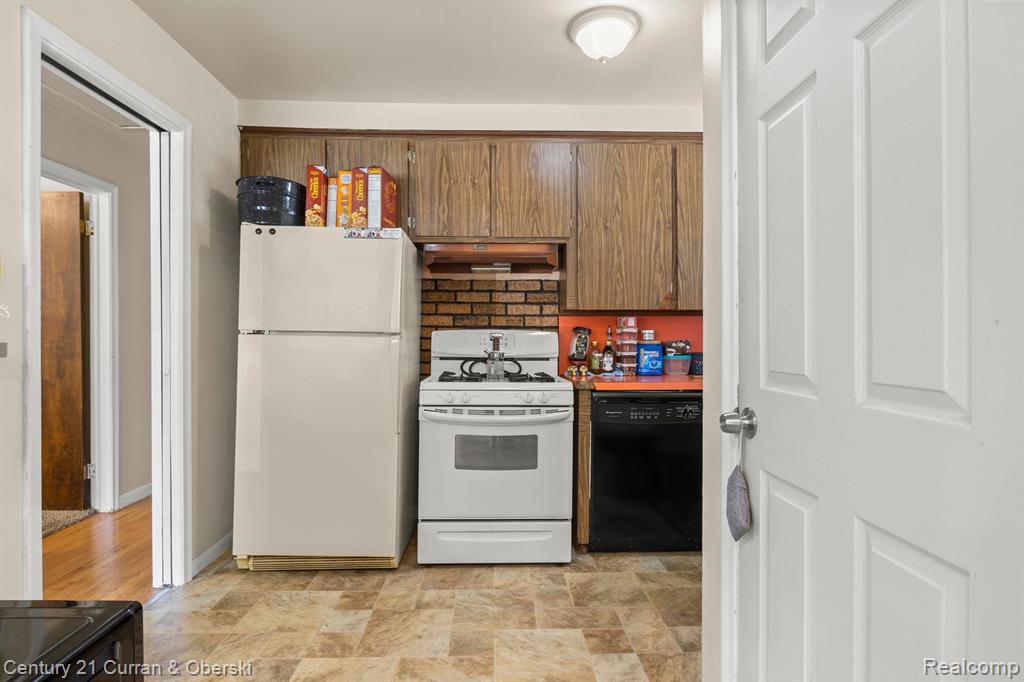 589 HELEN Street, Garden City, MI — Photo 14