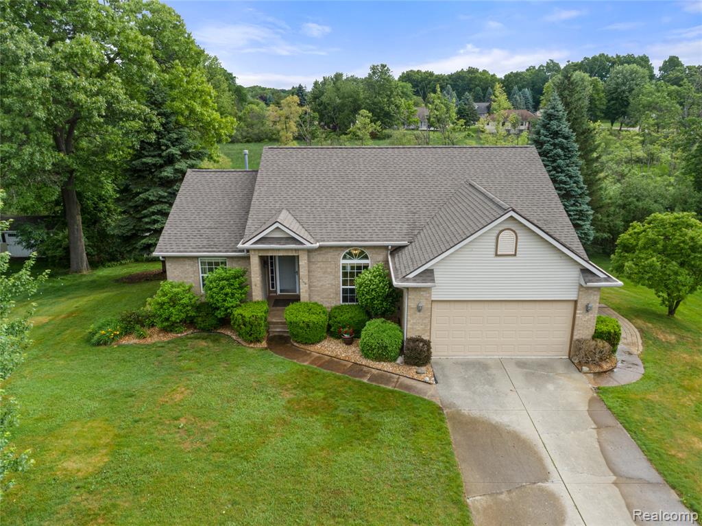 2460 Fenton Creek Lane, Fenton, MI 48430 — Photo 2