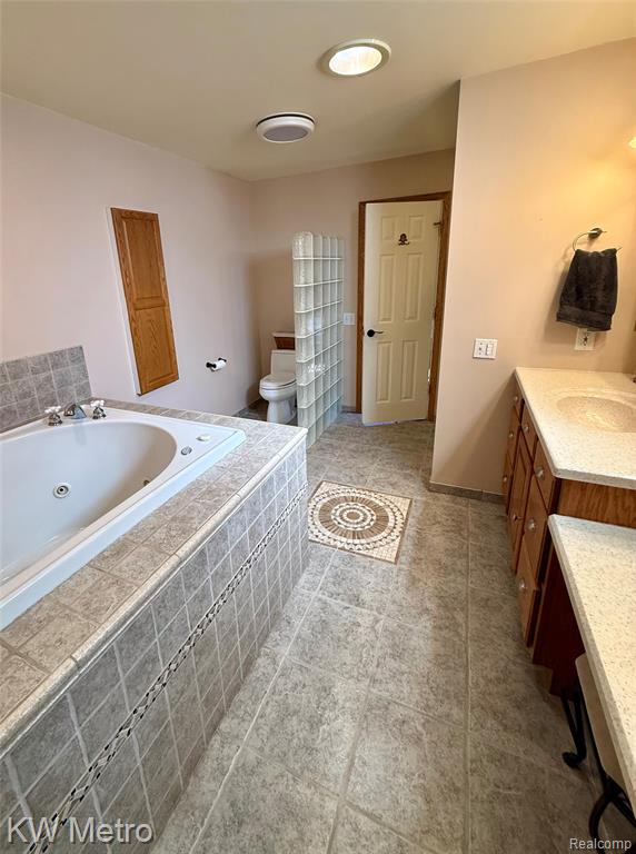 2949 E Hillside Drive, Midland, MI 48640 — Photo 23