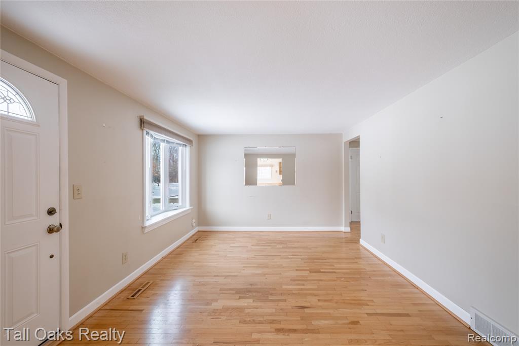 7101 Anna Street, Grand Blanc, MI 48439 — Photo 12