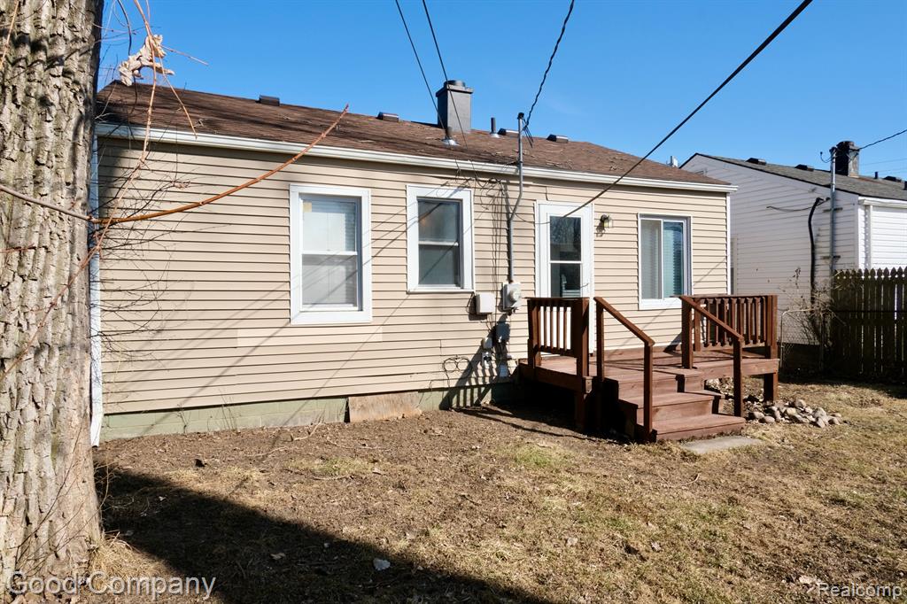 646 E DALLAS Avenue, Madison Heights, MI 48071 — Photo 16