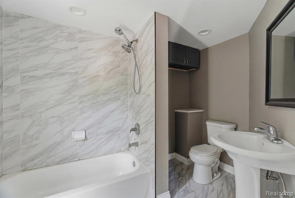 147 Crocker Boulevard, Mount Clemens, MI 48043 — Photo 9