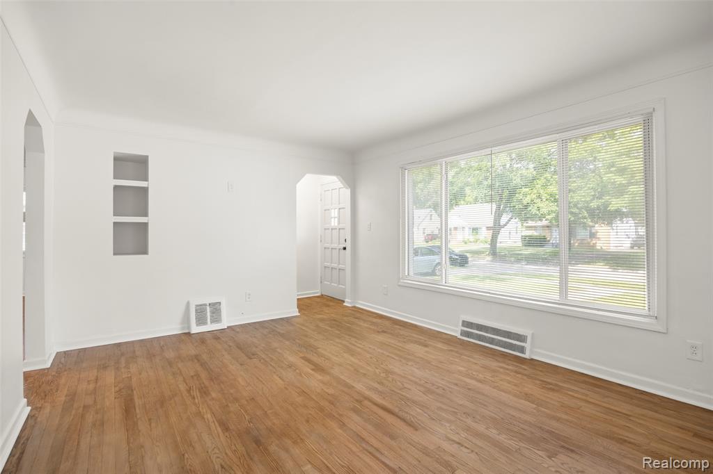 24691 Kipling Street, Oak Park, MI 48237 — Photo 5