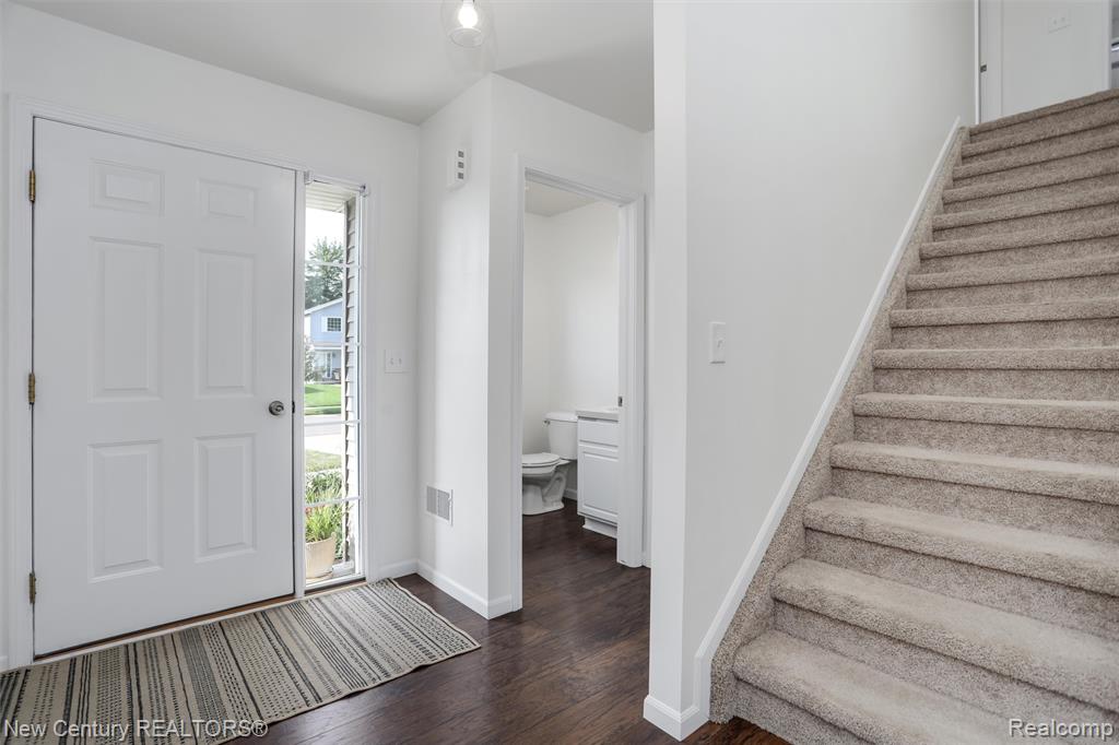 6496 Skylar Lane, Waterford, MI 48327 — Photo 14