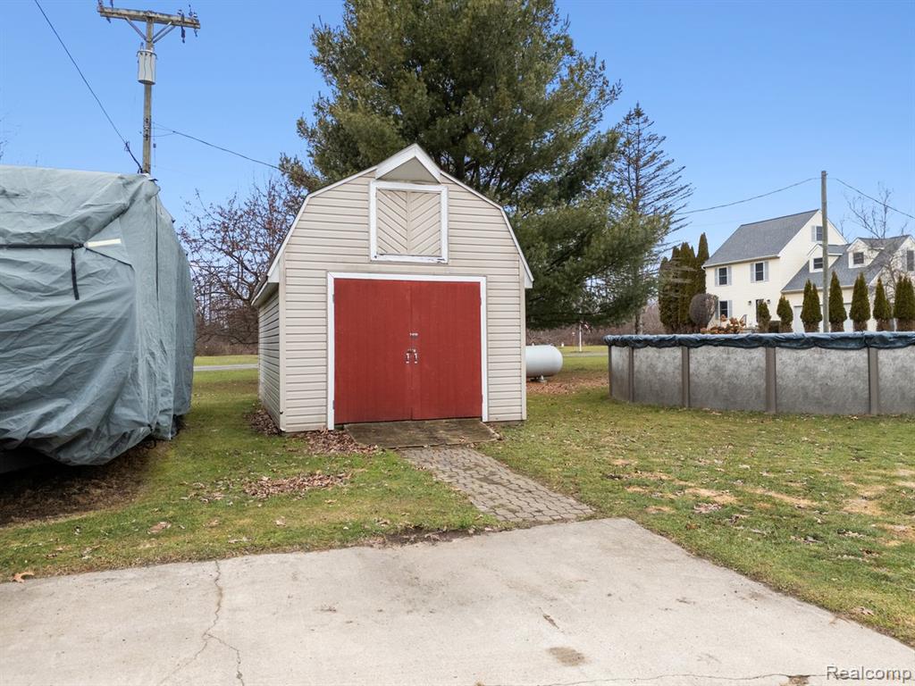 5647 Owosso Road, Fowlerville, MI 48836 — Photo 23