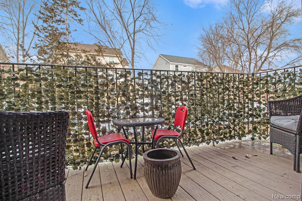 625 VILLAGE Lane, Milford, MI 48381 — Photo 21