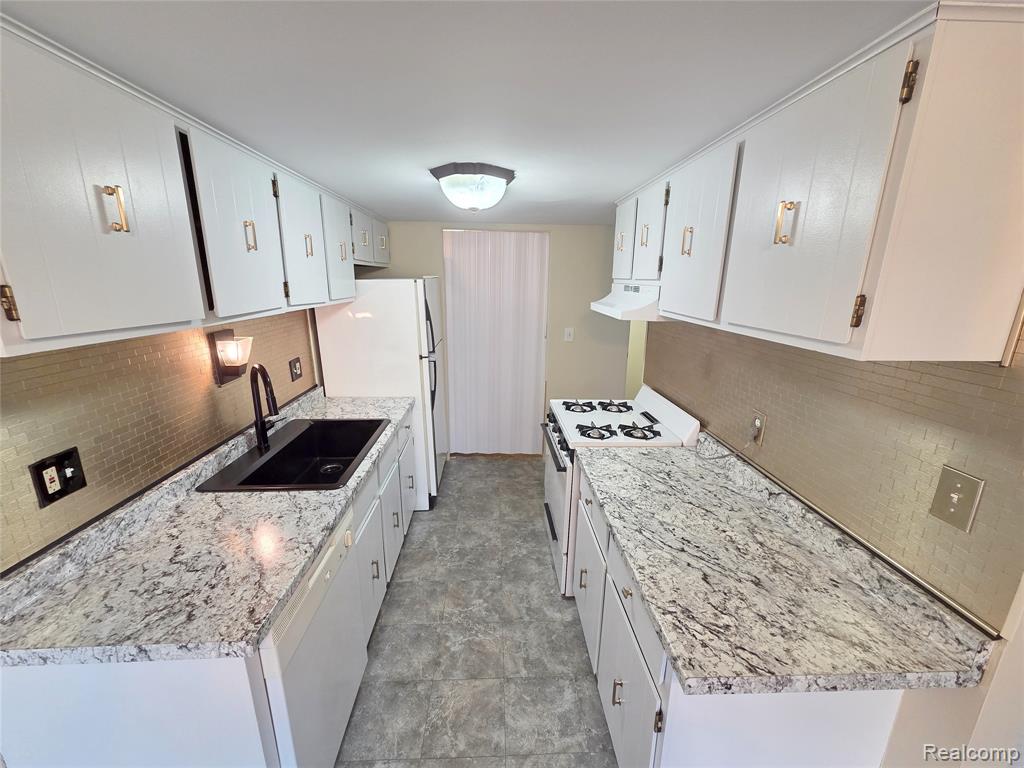 34231 Garfield Circle, Fraser, MI 48026 — Photo 6