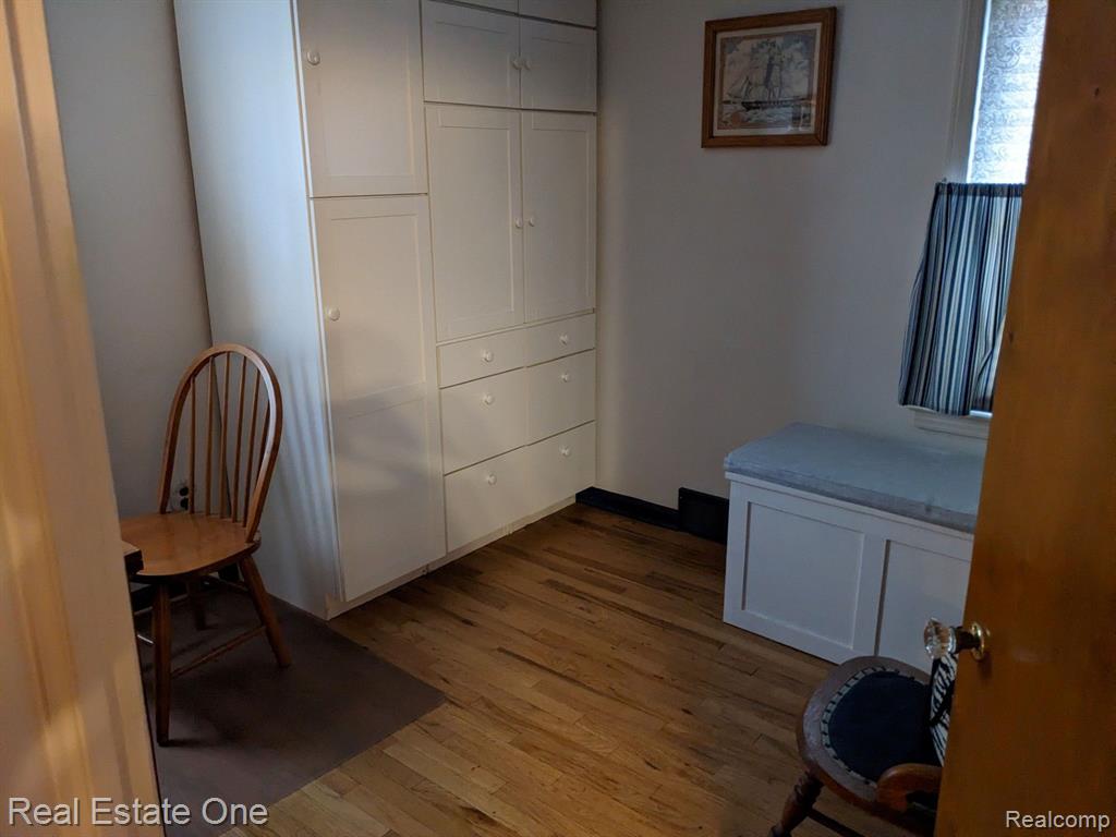 921 MAYBURN Street, Dearborn, MI 48128 — Photo 17