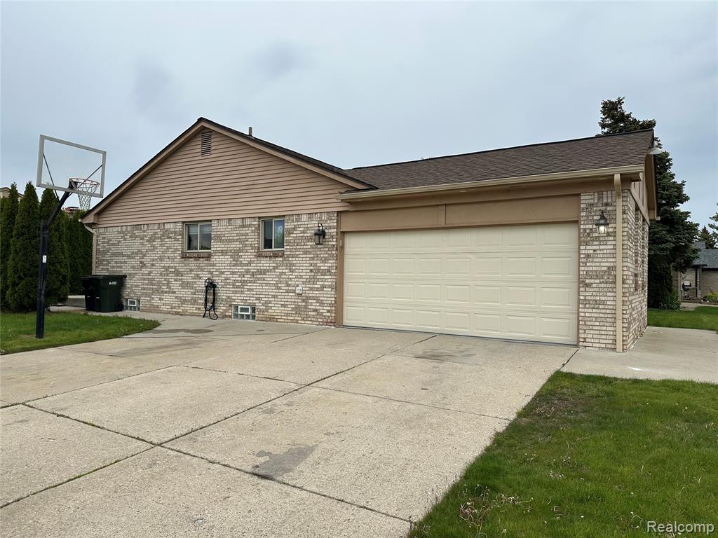 5565 Kebbe Drive, Sterling Heights, MI 48310 — Photo 2