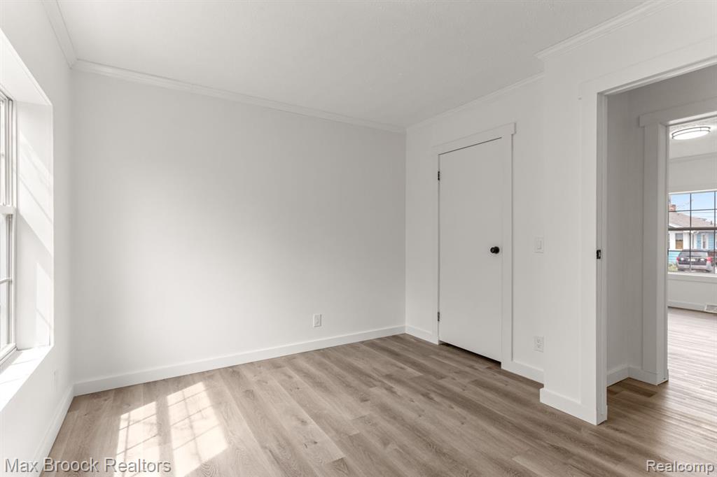 736 E GRANET Avenue, Hazel Park, MI 48030 — Photo 15