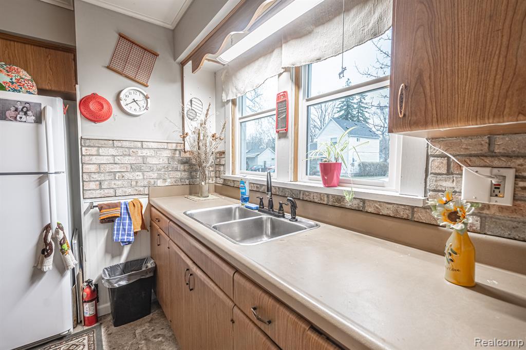 520 13TH Street, Port Huron, MI 48060 — Photo 7