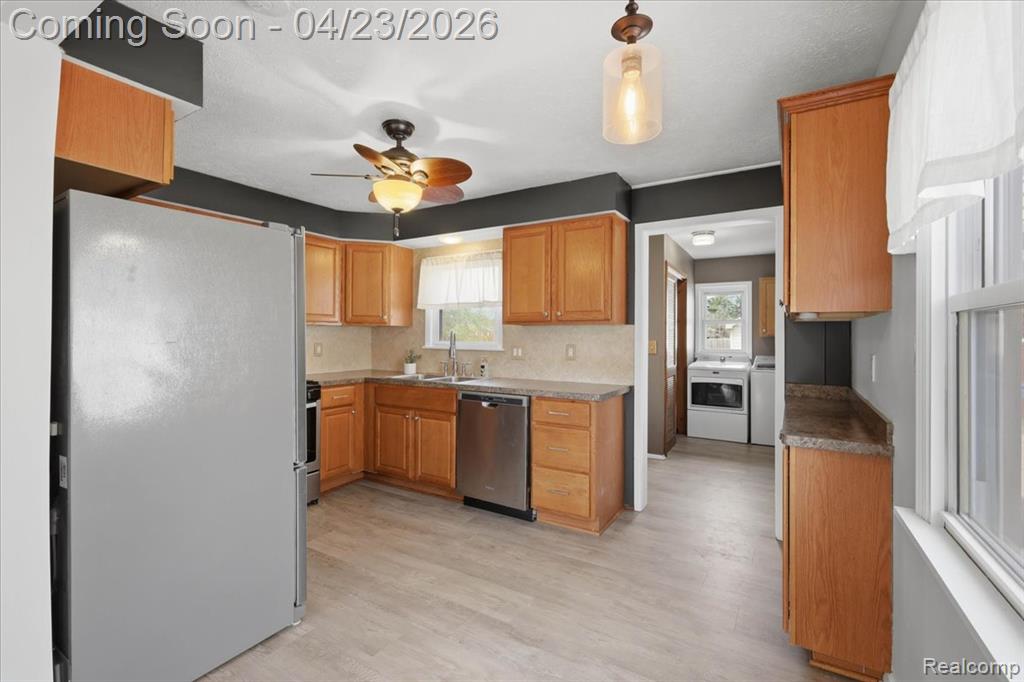 4008 Woodmere Drive, Waterford, MI 48329 — Photo 9