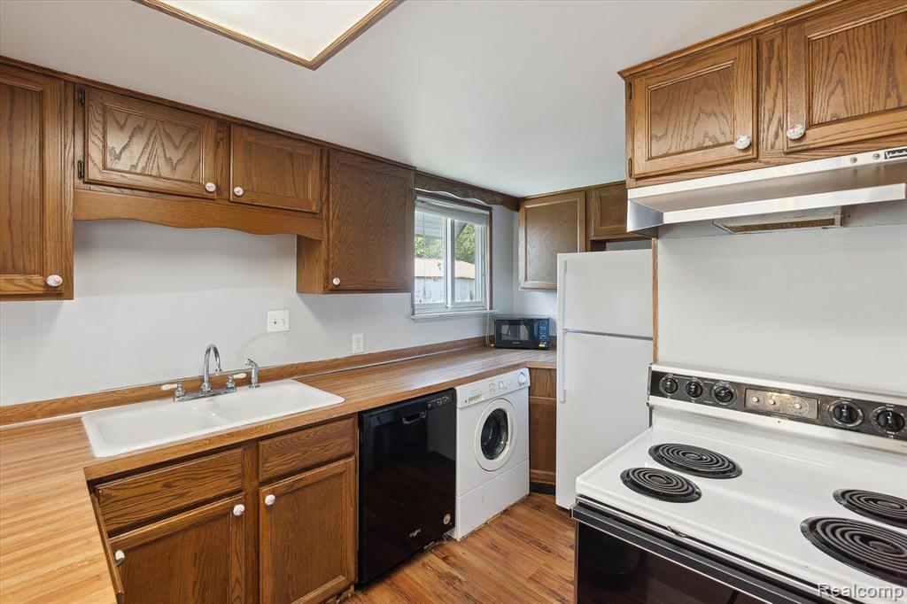 4208 BRISTOLWOOD Drive, Flint, MI 48507 — Photo 12
