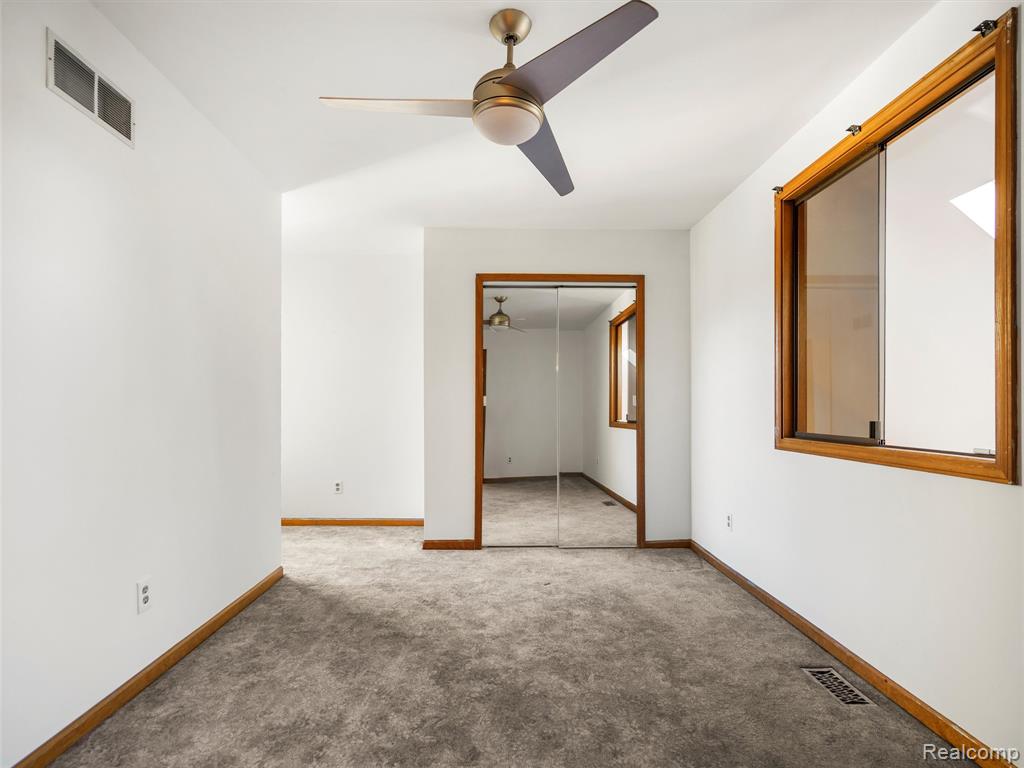 9026 E Bluewater Drive, Clarkston, MI 48348 — Photo 13