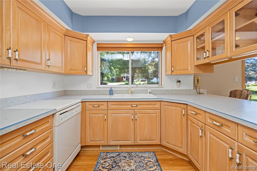 7400 Biscayne Avenue, White Lake, MI 48383 — Photo 11