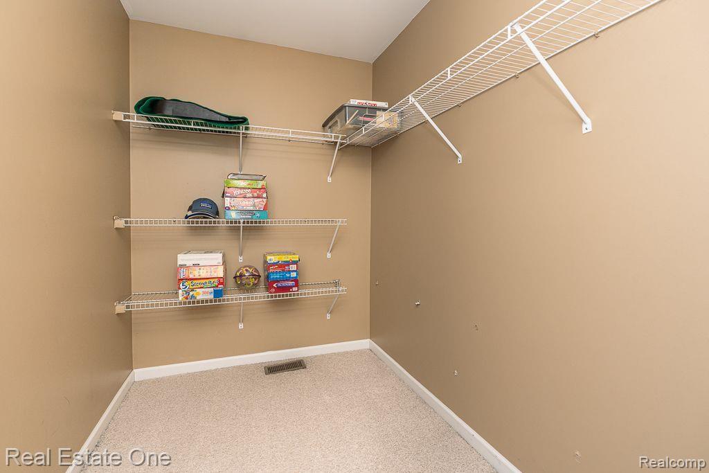 523 WYNSTONE Circle N, Oakland, MI — Photo 34