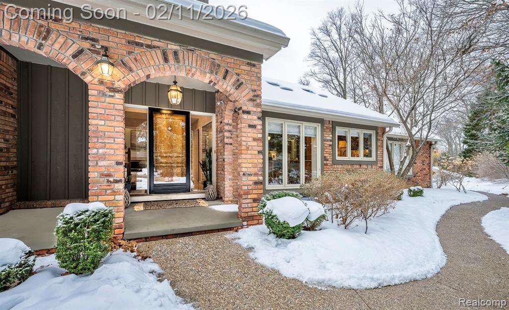 4024 Hidden Woods Drive, Bloomfield Hills, MI 48301 — front exterior