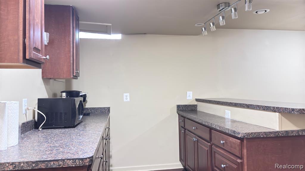 38255 SARATOGA Circle, Farmington Hills, MI 48331 — Photo 30