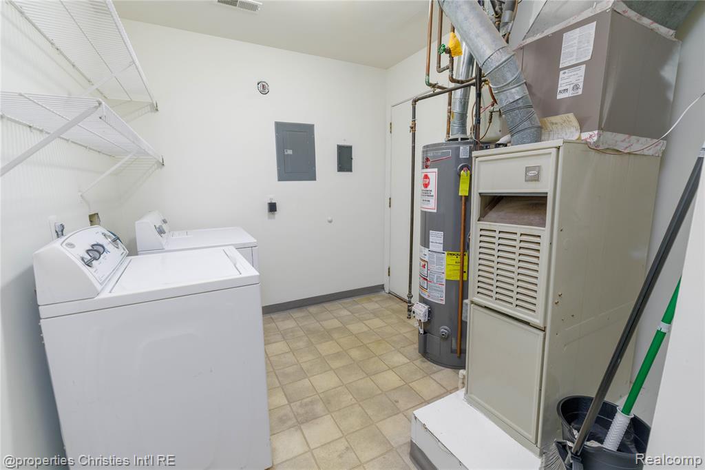 6600 Ridgefield Circle, West Bloomfield, MI — Photo 20