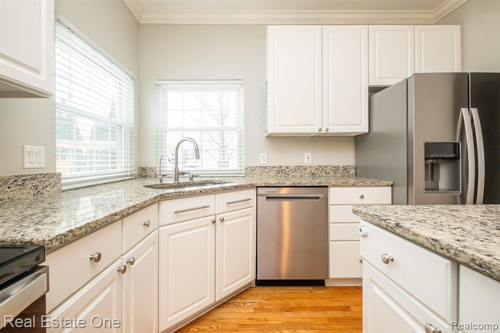 1092 CHESTNUT Lane, South Lyon, MI 48178 — Photo 20