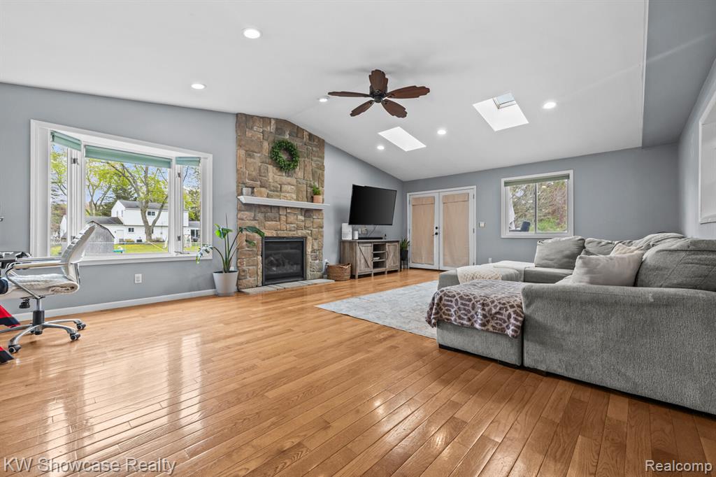 2922 Airport Road, Waterford, MI 48329 — Photo 10