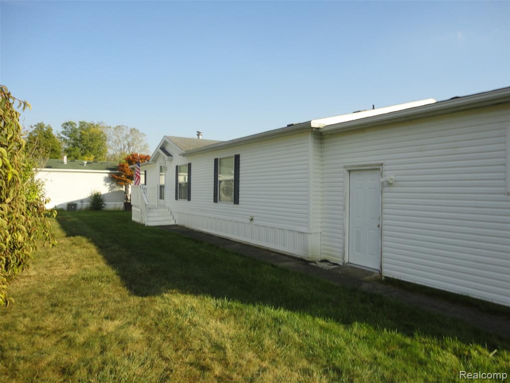 484 Lochgair Street, Temperance, MI 48182 — Photo 18