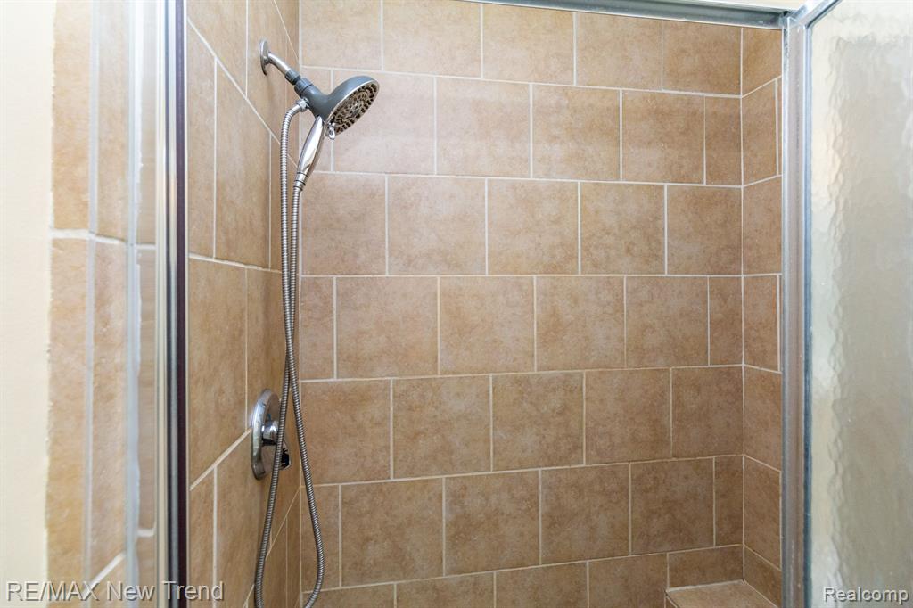 1611 E LAKEVIEW Lane, Canton, MI 48187 — Photo 19