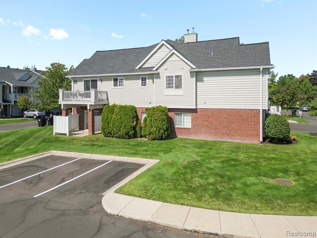 23050 FAIRLANE Boulevard, B 16, Woodhaven, MI 48183 — Photo 23