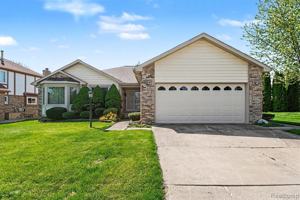 421 Drexelgate Parkway, Rochester Hills, MI 48307 — front exterior