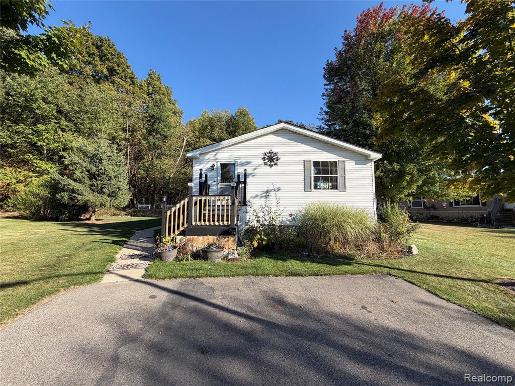 8489 Barkwood Circle, Fenton, MI 48430 — Photo 4