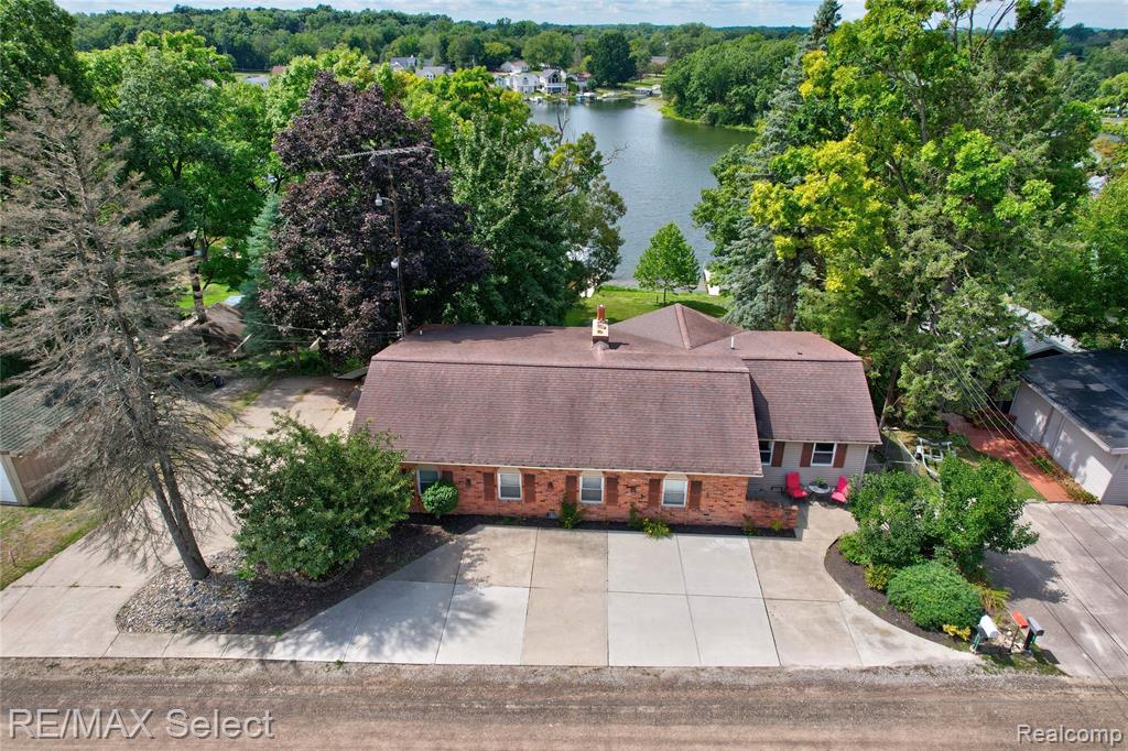 16172 Crest Drive, Linden, MI 48451 — front exterior