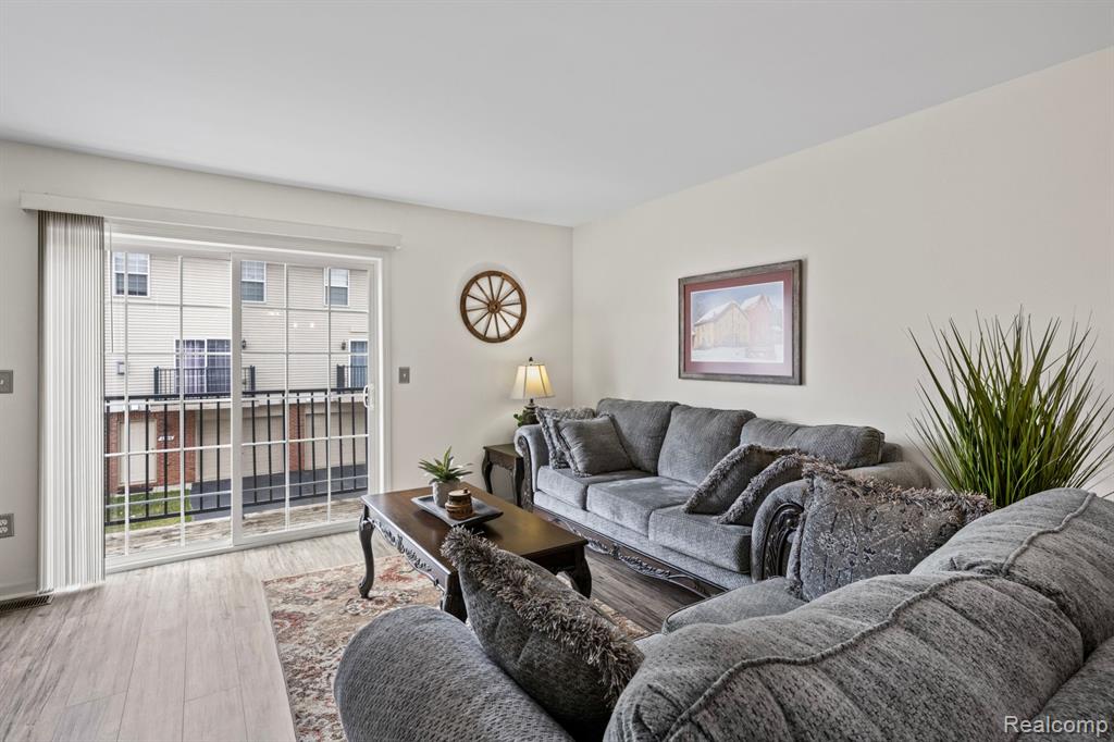 6335 Waldon Center Drive, Unit #16, Clarkston, MI — Photo 12