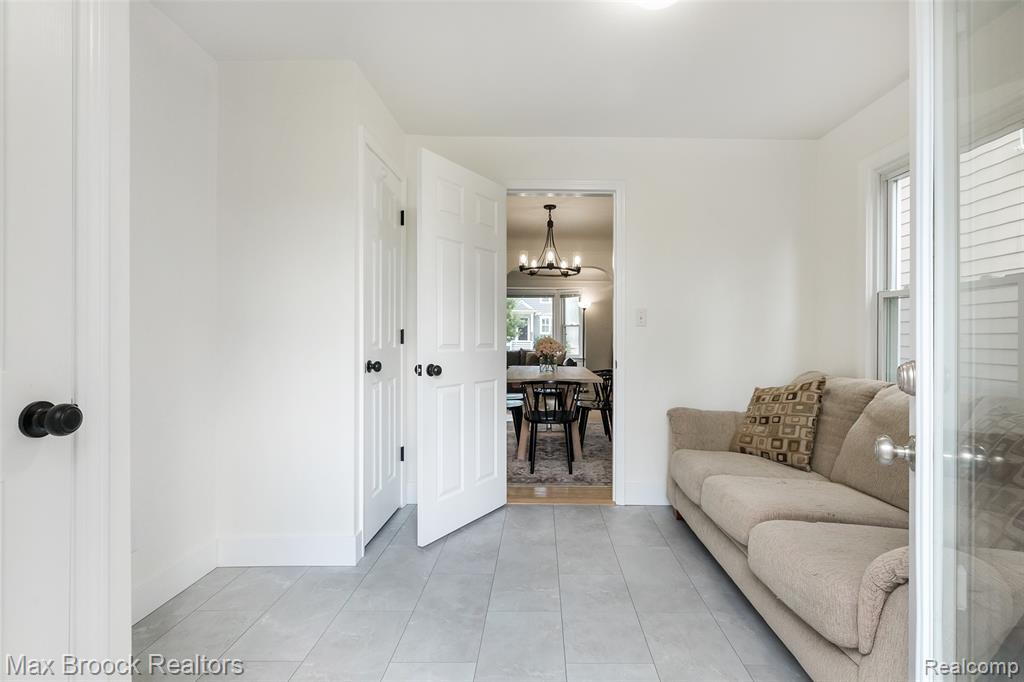 430 N Altadena Avenue, Royal Oak, MI 48067 — Photo 9