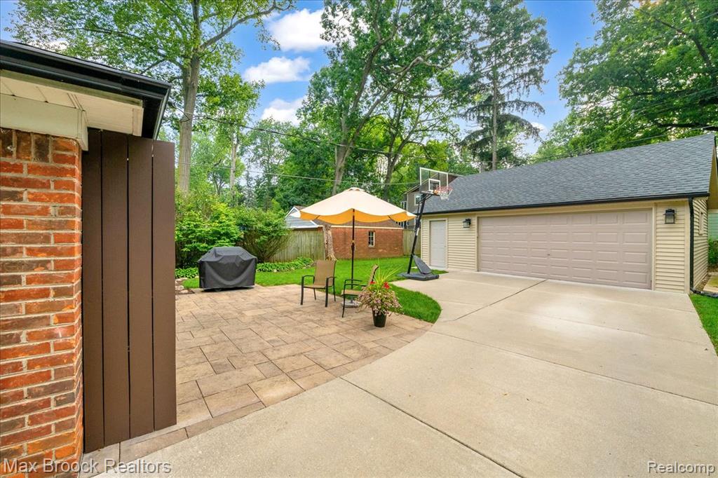 1408 Avondale Street, Sylvan Lake, MI 48320 — Photo 22