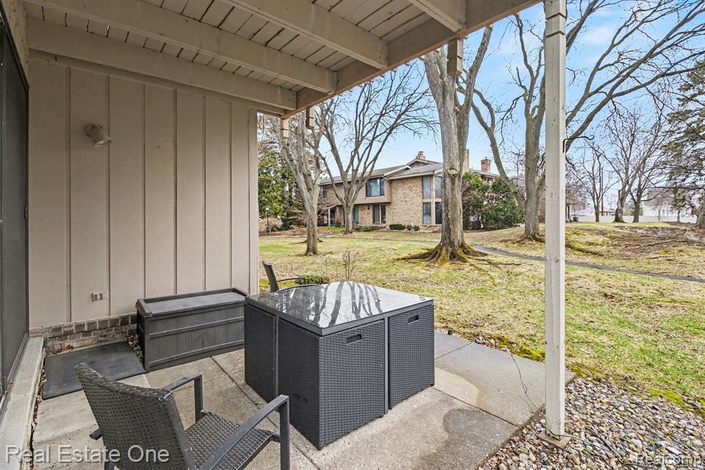 7329 Creek View Circle, West Bloomfield, MI — Photo 40