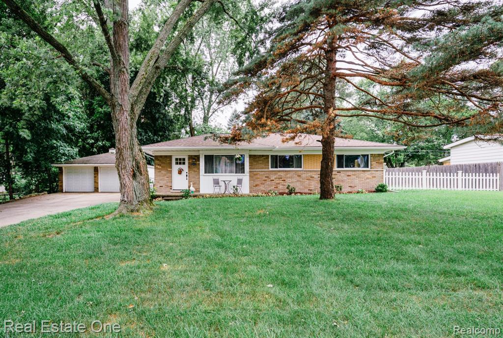 52471 Ihla Street, Shelby Twp, MI 48316 — front exterior