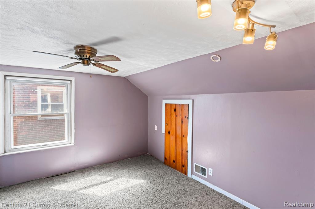 8242 RIVERDALE Street, Dearborn Heights, MI 48127 — Photo 17