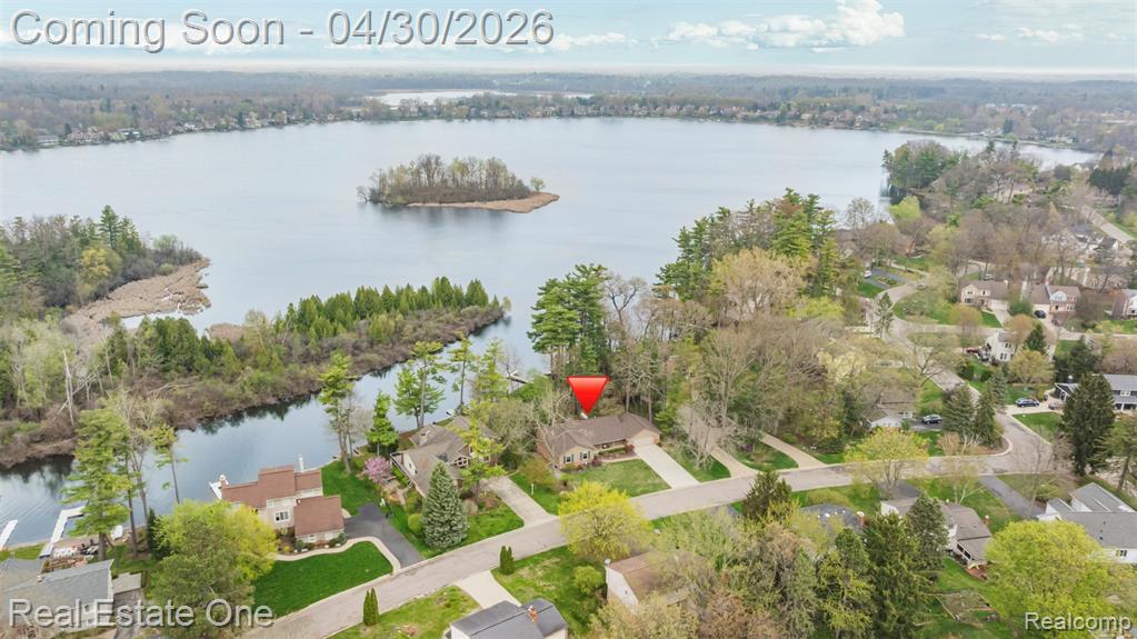 2748 Armstrong Drive, Lake Orion, MI — Photo 3