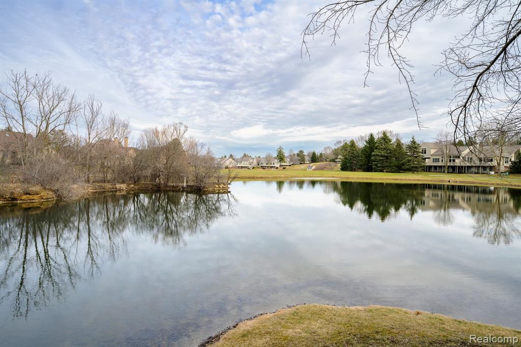 479 Newburne Pointe, Bloomfield Hills, MI 48304 — Photo 32